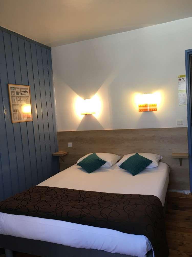 Brit Hotel Des Halles Concarneau Rom bilde