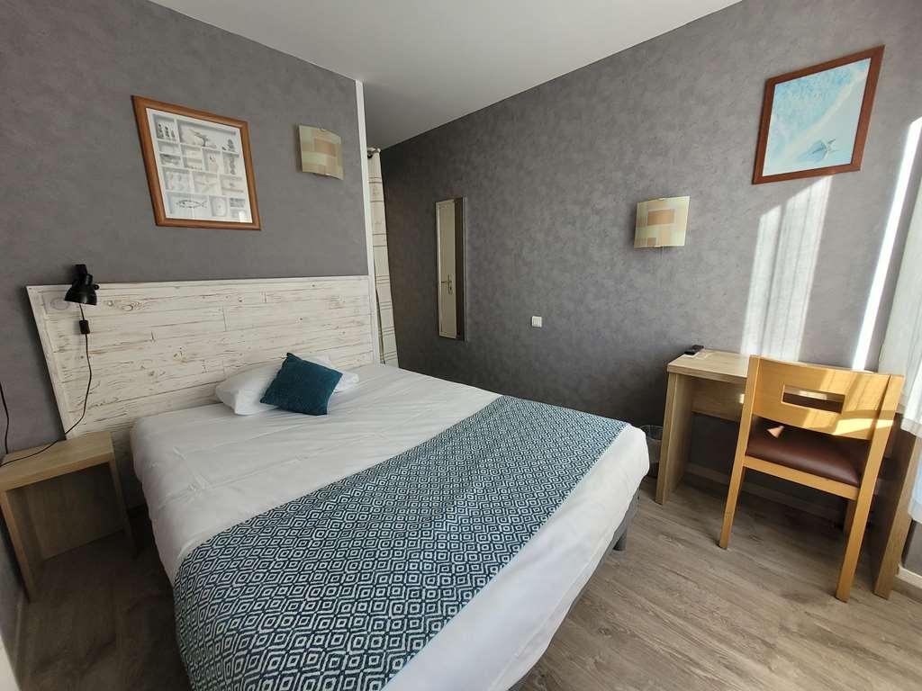 Brit Hotel Des Halles Concarneau Rom bilde