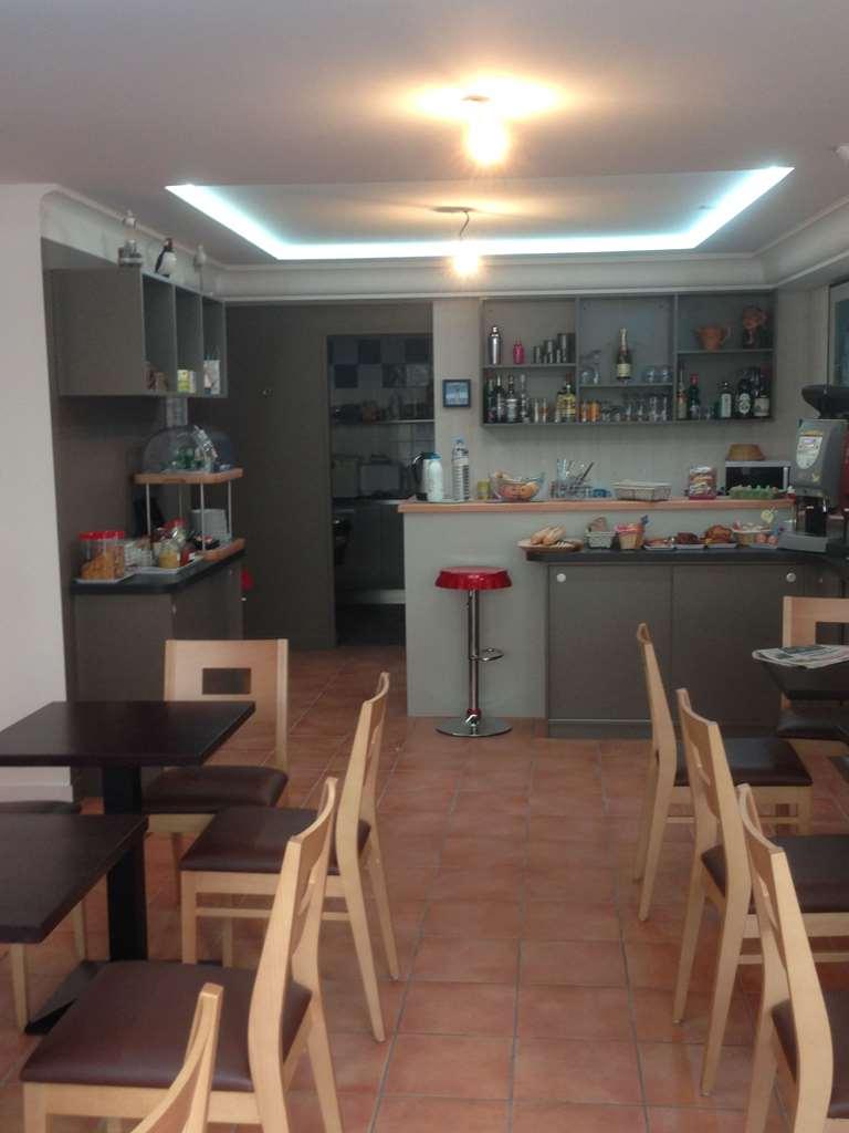 Brit Hotel Des Halles Concarneau Restaurant bilde