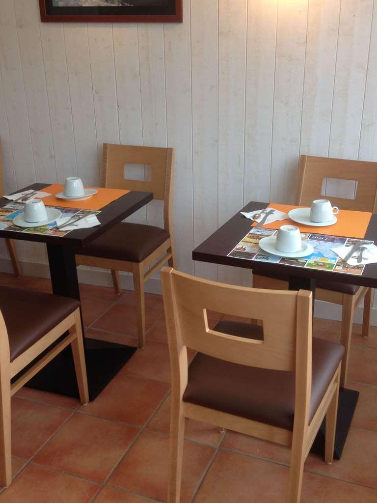 Brit Hotel Des Halles Concarneau Restaurant bilde