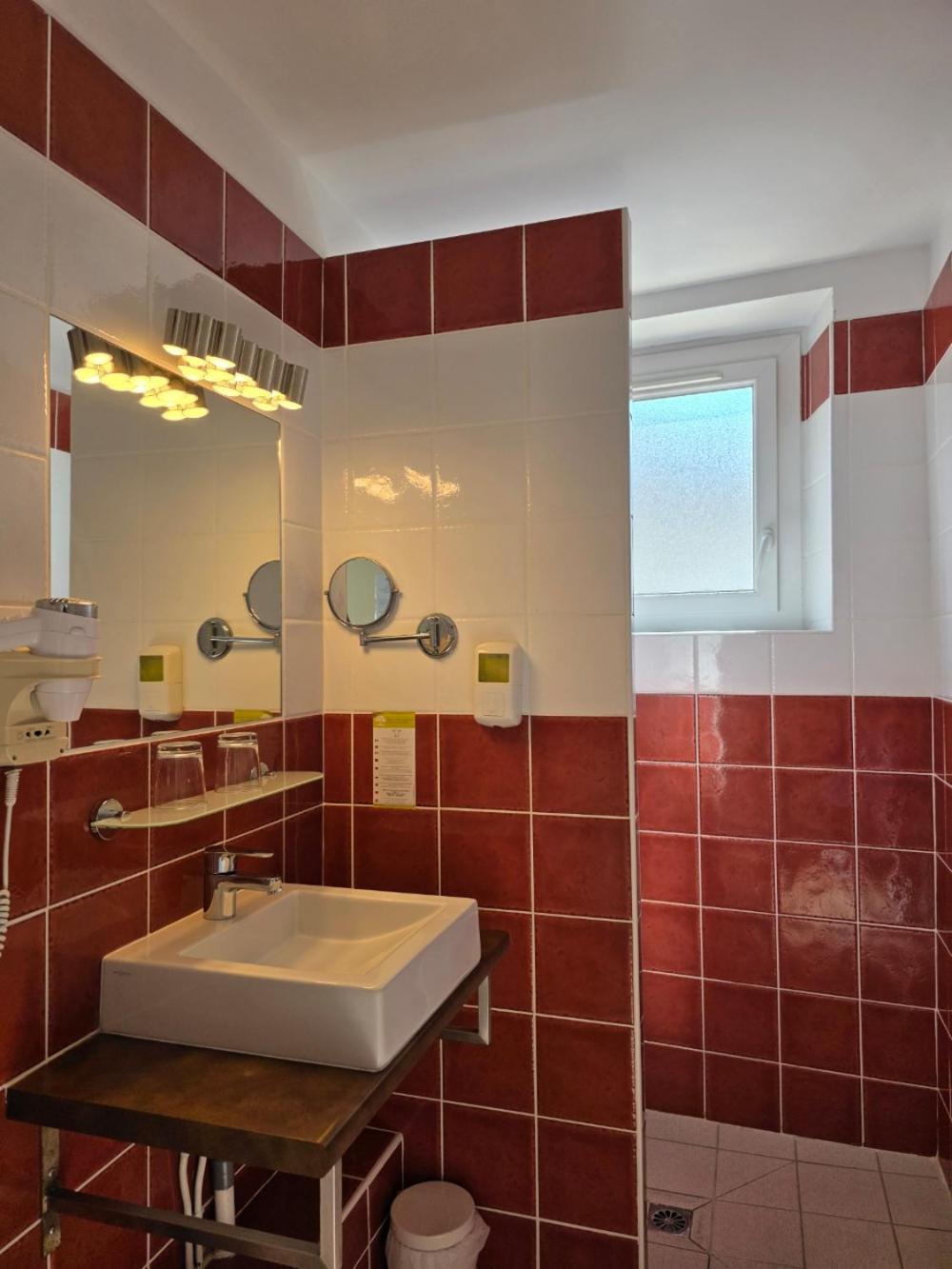 Brit Hotel Des Halles Concarneau Eksteriør bilde