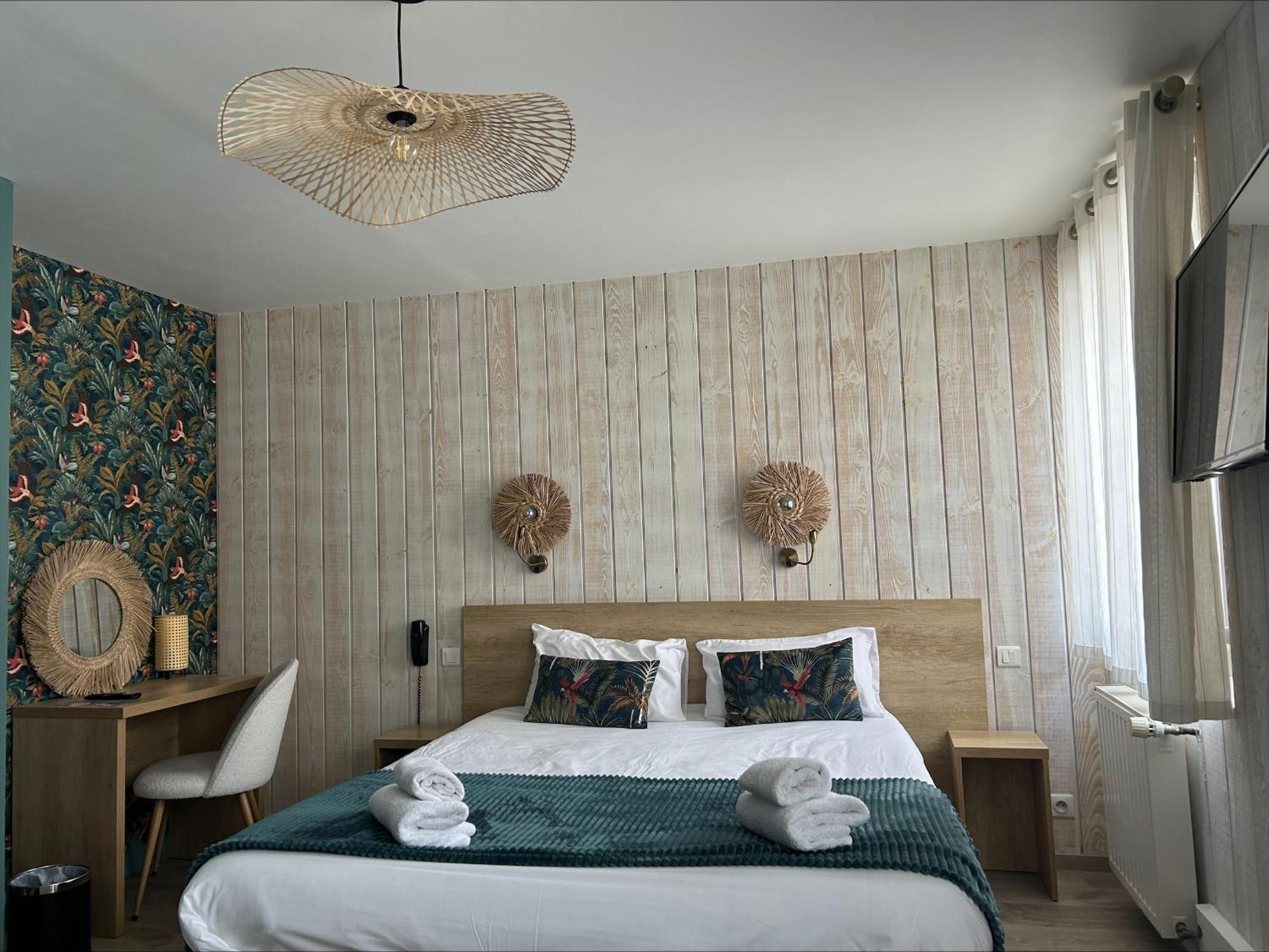 Brit Hotel Des Halles Concarneau Rom bilde